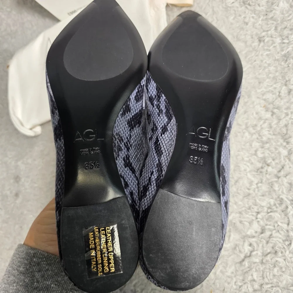 AGL Softy Moc Blue Black Snakeskin Leather Pointed Toe Loafer Flats 35.5 5.5 NEW